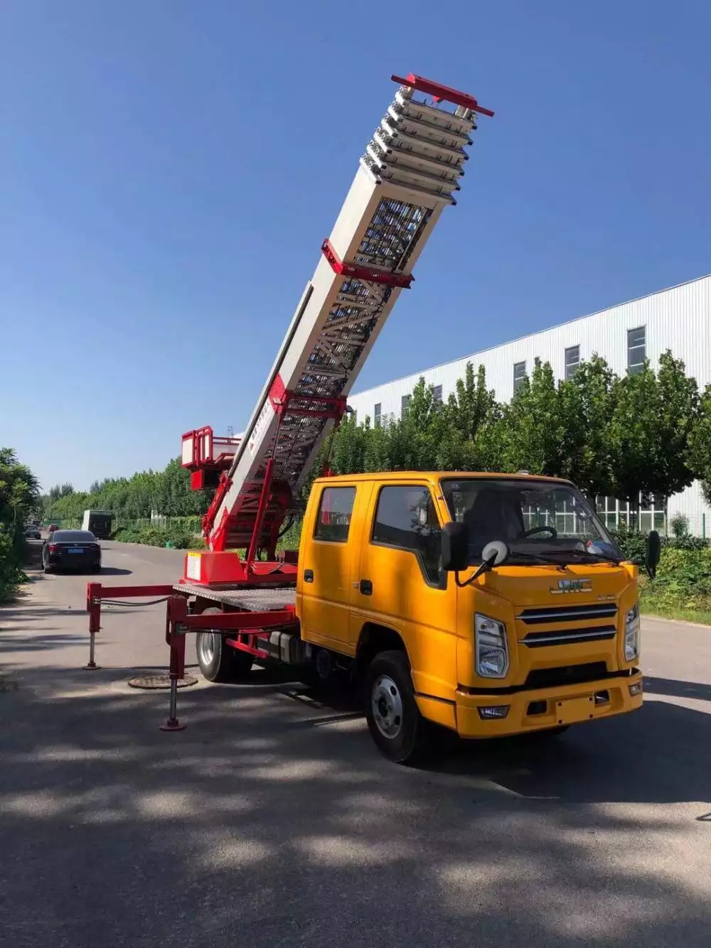 崇礼县附近的云梯车出租服务：轻松解决高空作业需求